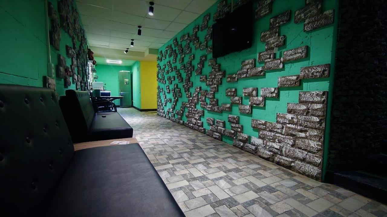 Міні Готель "Бункер" На Солом'Янському Kyjev Exteriér fotografie